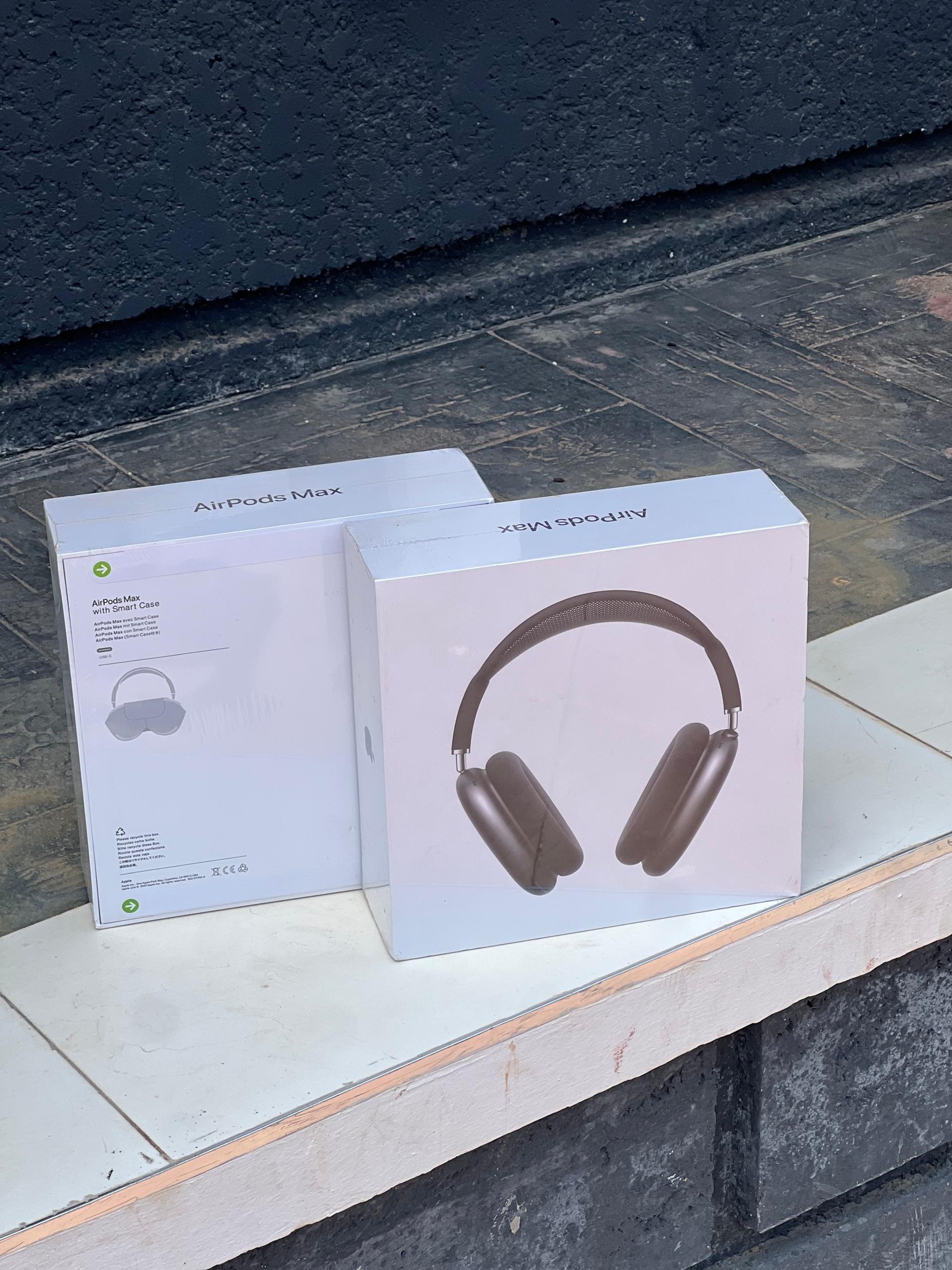 AirpodMax image 1